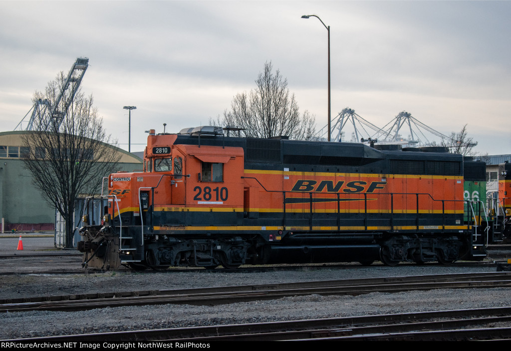 BNSF 2810